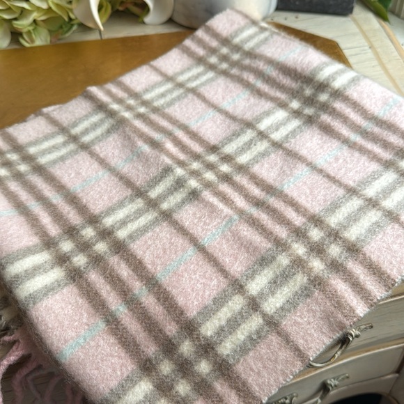 Burberry Light Pink Plaid Nova Check Cashmere Scarf - Picture 3 of 9